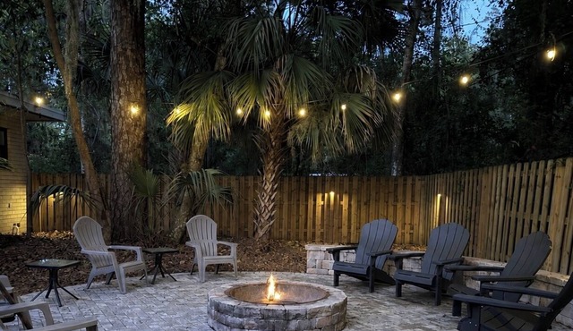 4 Block Walk to UF Speakeasy Coming Fall Fire Pit Yard Games Parking for 6