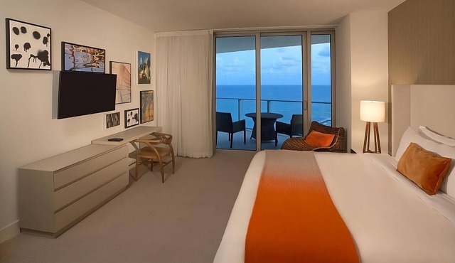4 Contemporary Suites With Balcony And Kitchen, Ocean View!
