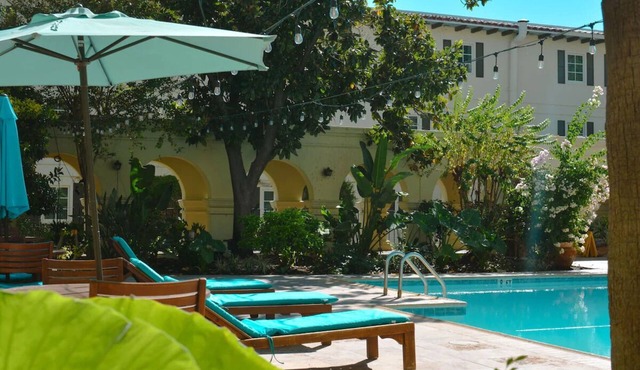 4 Pet-Friendly Double Suite w/Grill, Pools, & Hot Tub | Near Museums & Downtown