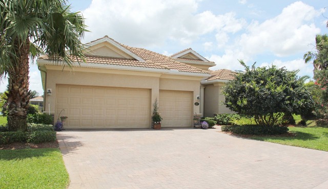 407 Beautiful pool house with gorgeous view and golf