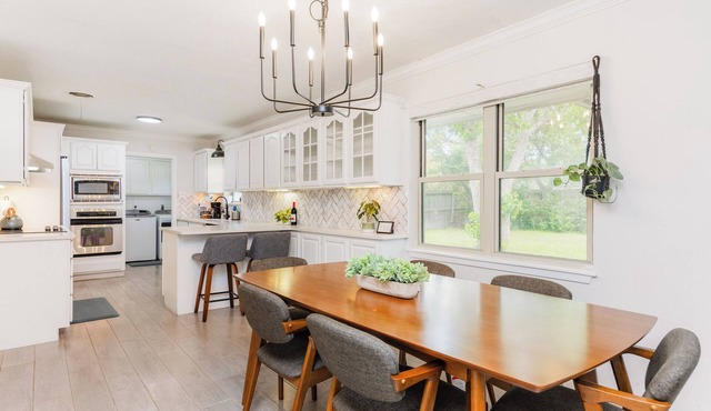 4BR Getaway Bring the Whole Crew and Pets TOO! Close Beaches & Dining!