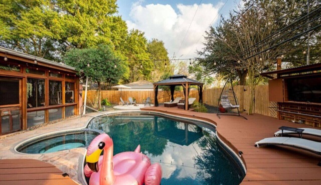 4BR Meyerland Pool Home near NRG, Medical Center & Galleria