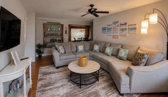 4BR Pet-Friendly Home Fenced Half Acre 10 mins to the Beach And Speedway.