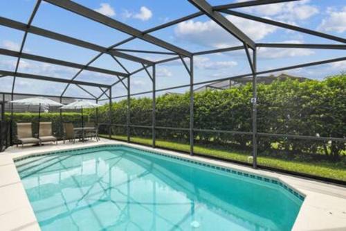 4BR Pool Home w 2 Suites Near Disney