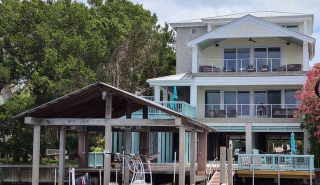 4level 6BR6B Riverfrnt hse,w/elevator,sleeps 25;boat dock, hot tub, golfCartLimo