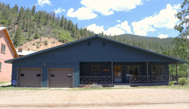 4TH Quarter - In Town - On The River, Fish from the Banks - Single Level Ranch -