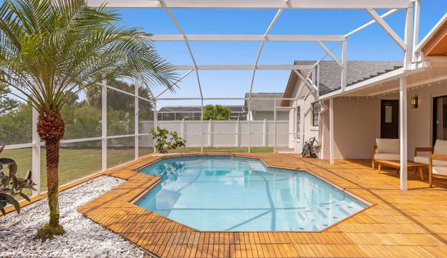 5 miles to Disney Magic with Large Heated Pool
