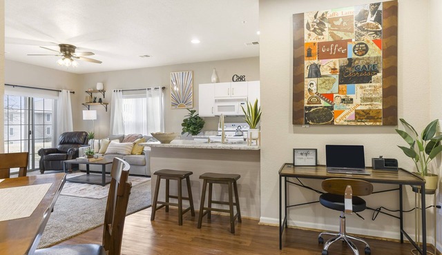 5 Minutes from Landing! 2 Bedroom 2 Bath w/Jacuzzi - Sleeps 6