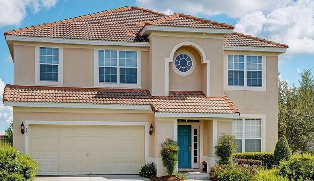 5-star home with water park, private pool/hot tub/free heat- 2 lights to Disney!
