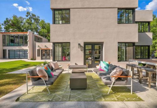 5BR Sleeps 10, 4 mins OU Stadium