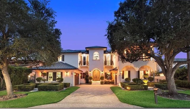 5BR Waterfront Villa | Pool, Spa & Outdoor Dining
