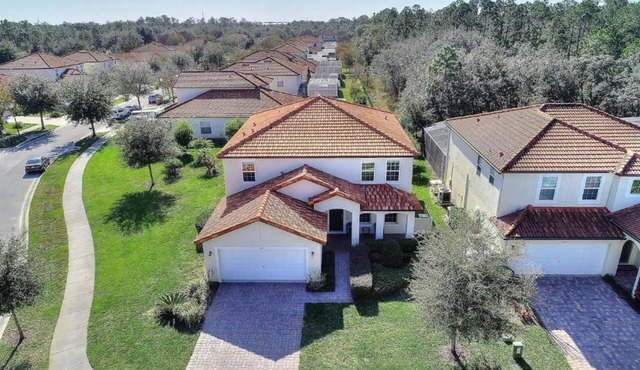 6 bed 5.5 bath Home with Pool 14 MINUTES AWAY from Disney. We’re back on VRBO!