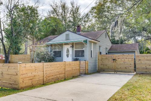 6 Mi to Dtwn Entertainment! Stylish JAX Abode