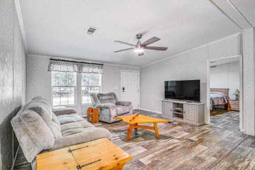 7 Mi to Crystal River: Home w/Yard & Fire Pit!