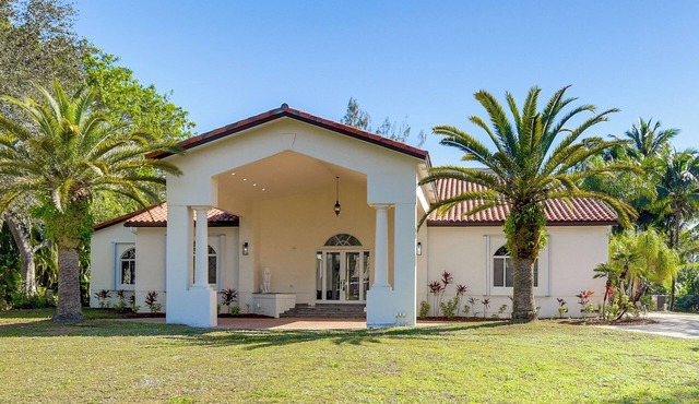 8,100-Sq-Ft Parkland Estate w/Luxe Outdoor Oasis!