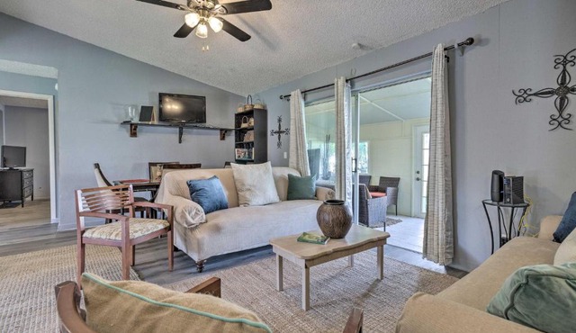 ~ 9 Mi to Universal: Orlando Retreat w/Sun Porch!