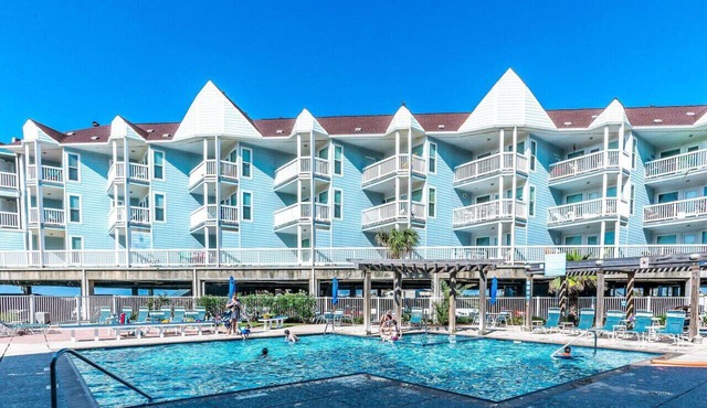 A Beachside Retreat Pools 2 hot tubs and more!