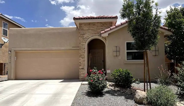 A Paradise Away from Home! Modern home in NW Albuquerque Rio Rancho area