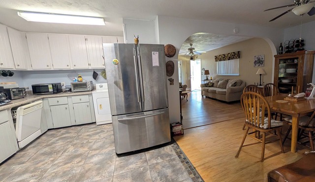 Adorable 2-bedroom house with AC in New Smyrna Beach