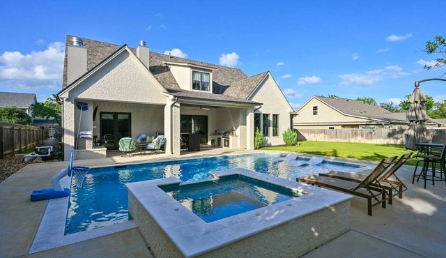 Aggie Paradise: Sleeps 16+ w/Private Pool & Spa