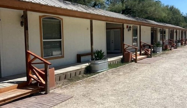 Amazing Cottage with Stunning Sights in Camp Wood, Texas