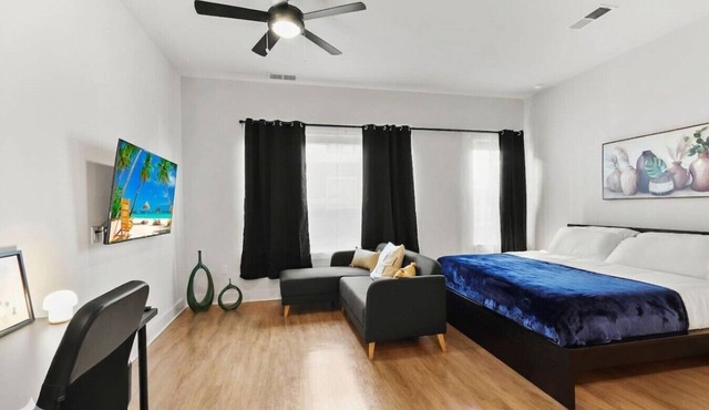 Amazing Studio | King Suite | Pool & Gym | Central