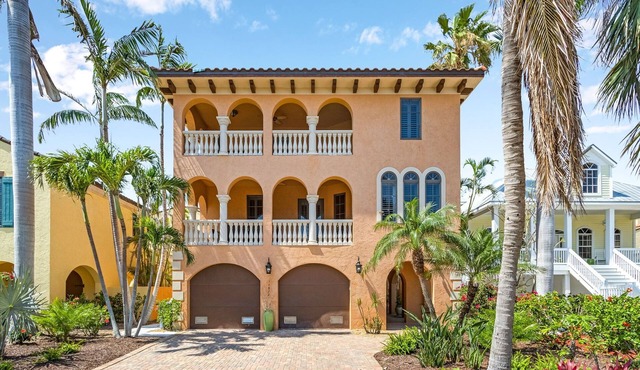 ANDY ROSSE LUXURY VILLA - WALK TO BEACH, SHOPS & RESTAURANTS