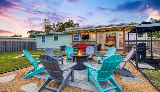 Arcade · Firepit · 2 King Beds + Workspace in Stuart