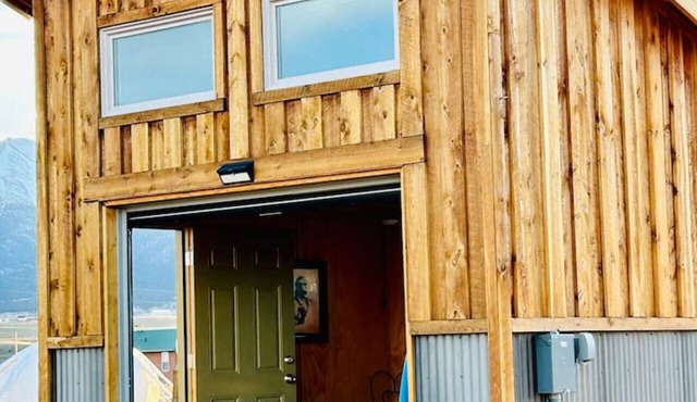 Arkansas River Cabin + Breakfast