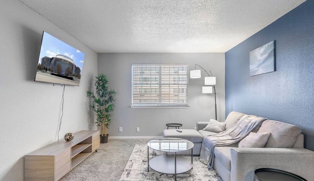 Arlington 1BR | AT&T, Globe Life, 6 Flags, Parking