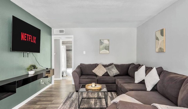 Arlington 3BR | AT&T, Globe Life, 6 Flags, Parking