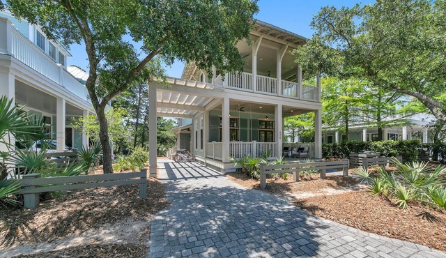 As you Wish: Watercolor 3BR + Loft/3.5B Coastal Craftsman Masterpiece, Renovated