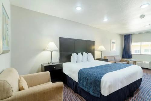 Atria Inn & Suites Kitchenette
