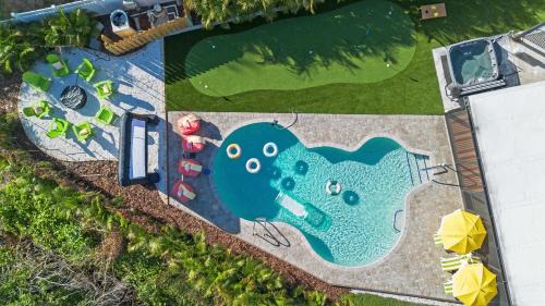 Backyard Paradise Sleeps 14 Arcade Games Spa