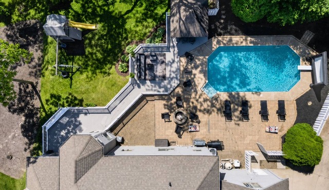 Backyard Resort, Pool, Arcade & Fire Pit