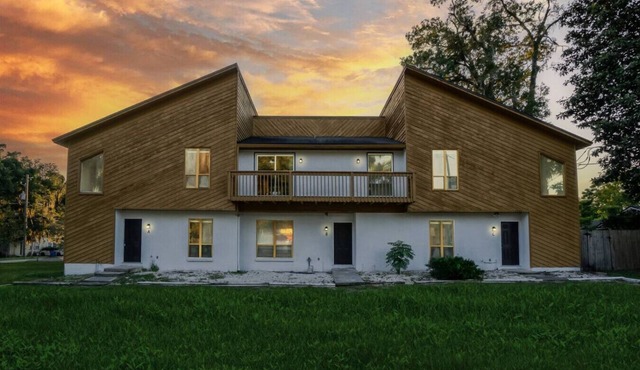 Balcony Dreams, Prime Locale Near Must-Sees