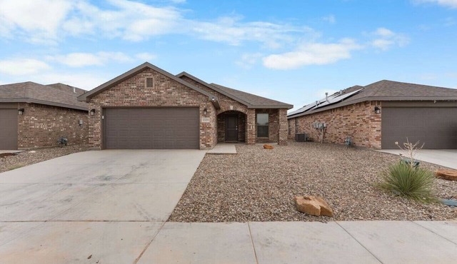 Basin Haven, King Suite, Clean Modern 3BR, 2 Car Garage Parking