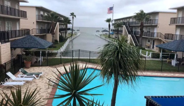 Bay Breeze Bungalow 1BR/1BA Fully Furnished Condo NO PETS