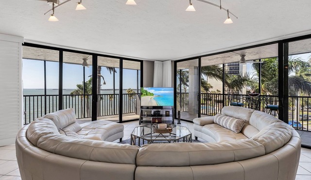 Bay View 337: Stunnning Waterview condo in Bay View Tower