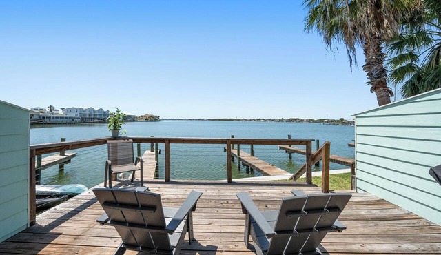 Bay View Serenity~ Beautiful Waterfront Condo on Little Bay