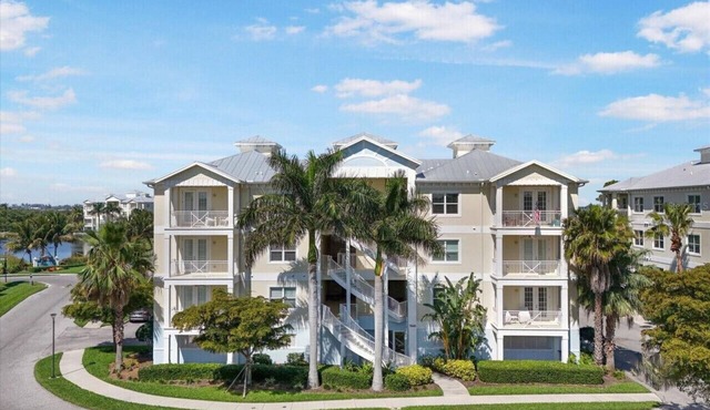 Bayfront Luxury Condo with Panoramic Palma Sola VIEWS