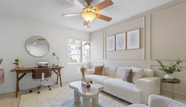 Bayshore Getaway – King Suite, Pool & Gym