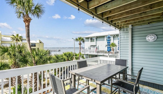 Bayside Bungalow ! Dog Friendly on Sound side!