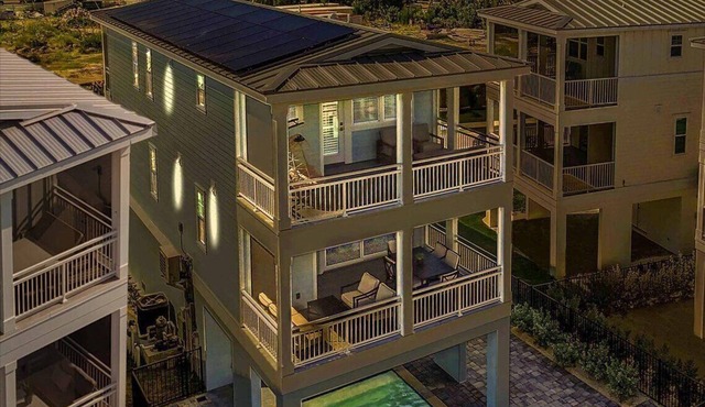 Bayview Pointe! Luxury Villa near Anna Maria Island with Saltwater Heated Pool!