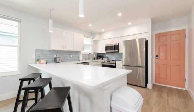 Be A Nomad | 2BR Upper Unit | 2 Blocks to Neptune Beach