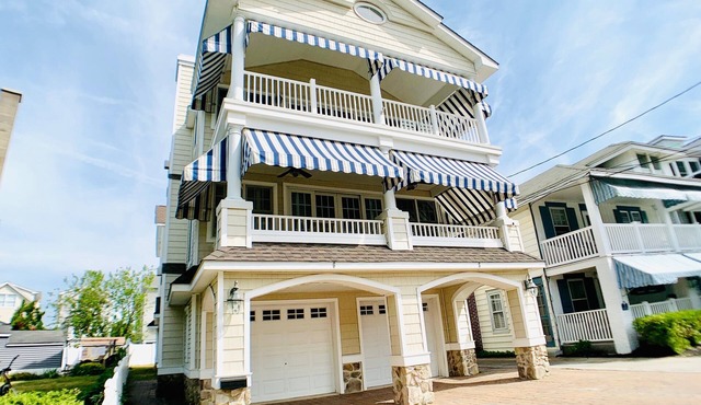 Beach Block Newer 1st Floor Immaculate Condition - Elevator