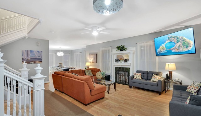Beach Block SHORE HOUSE 7BR Sleeps 16 Hot Tub! Ocean Views & Steps to Boardwalk