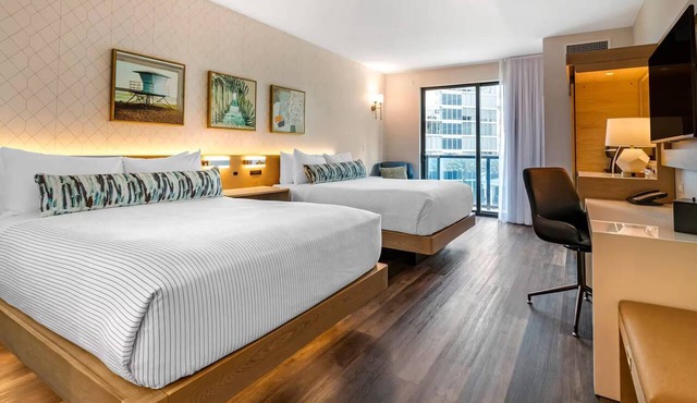 Beach Escape | 2 Queen Beds | Steps to Fort Lauderdale Beach
