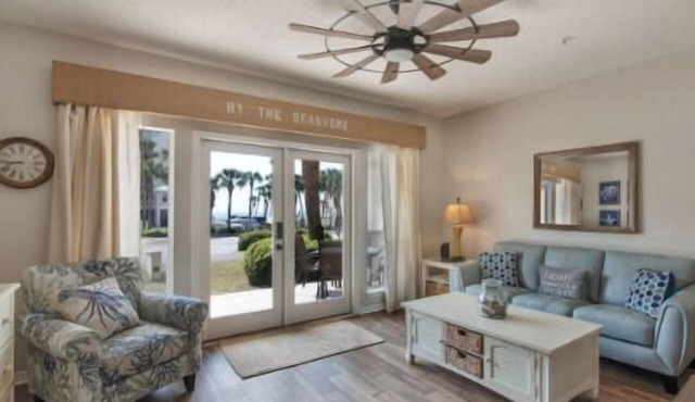 Beach Gem! Ground floor, steps to the beach!