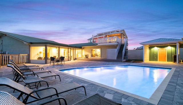 BEACH MUSIC - PRIVATE POOL- PRIVATE GATED BEACH- 5 BEDROOMS SLEEPING 12 !!